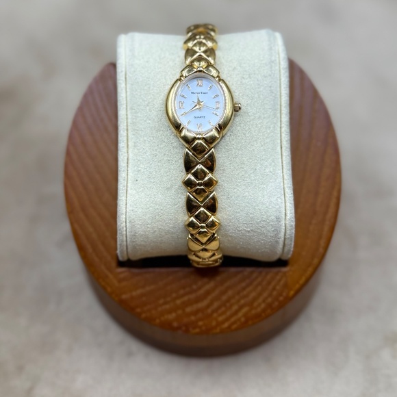 Vintage Givenchy Gold Women's Watch with Roman Numerals - Picture 2 of 7